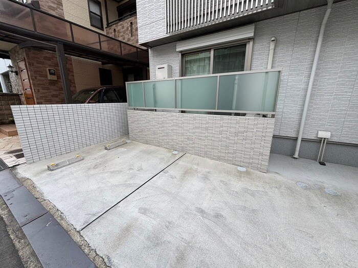 物件外観写真4　(駐車場)