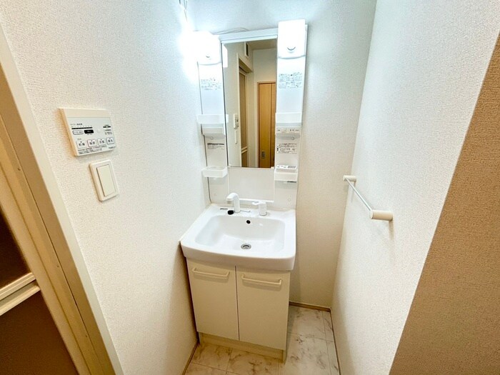 物件内観写真11　(洗面)