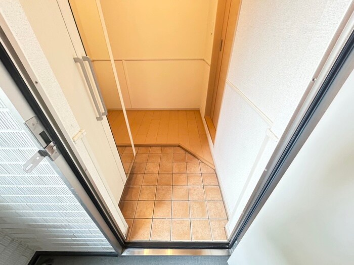 物件内観写真15　(玄関)