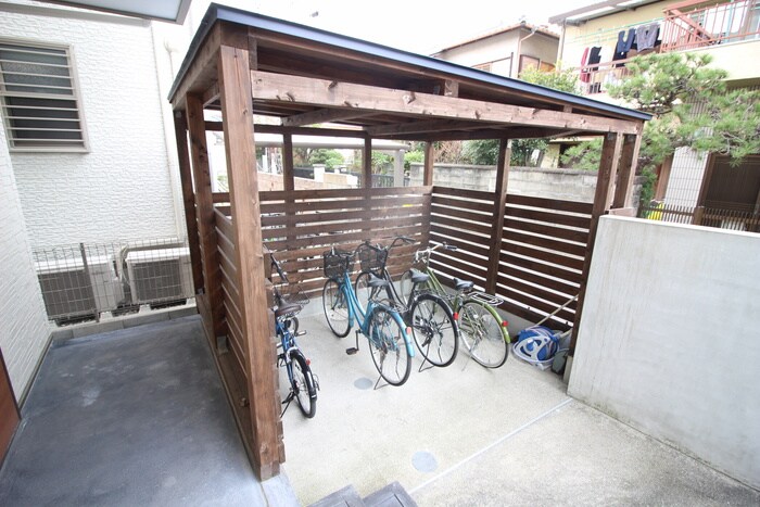 物件外観写真4　(駐輪場)