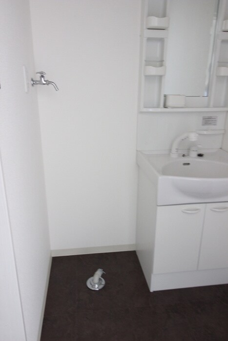 物件内観写真8　(洗濯機置場)