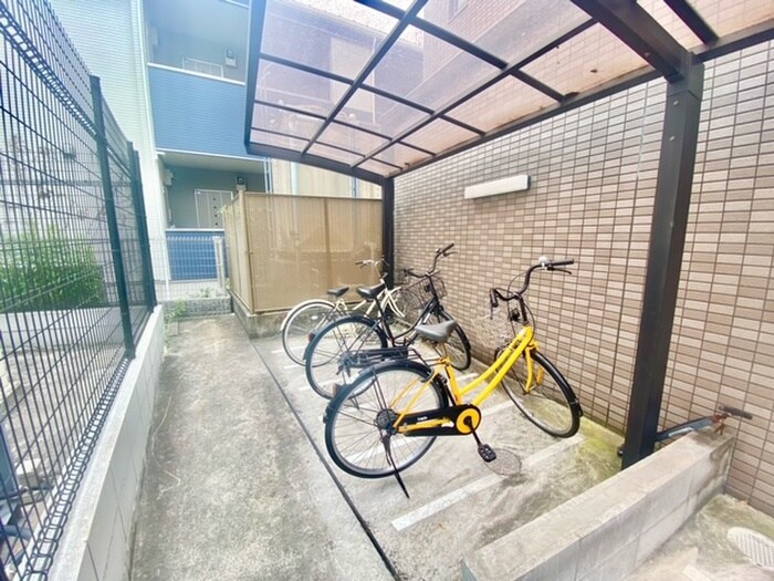物件外観写真6　(駐輪場)