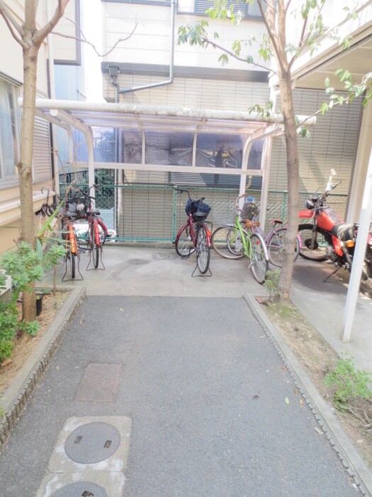 物件外観写真2　(駐輪場)