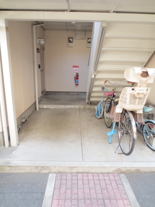 物件外観写真3　(エントランス部分)