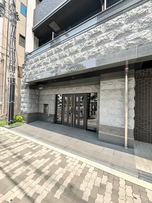 物件外観写真2　(エントランス部分)