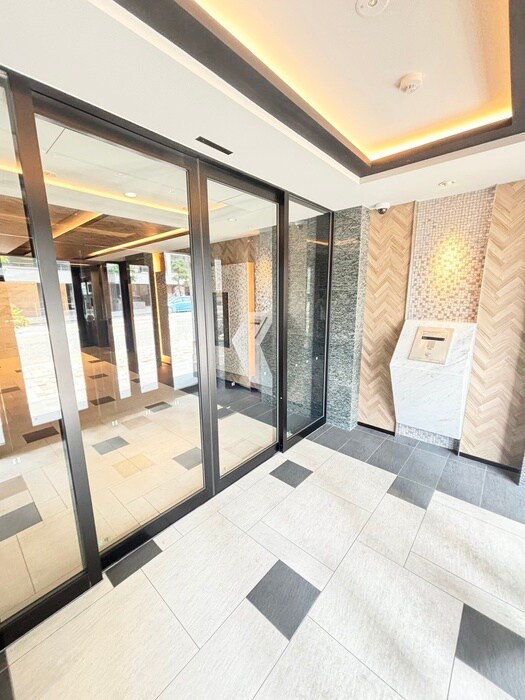 物件外観写真3　(エントランス部分)