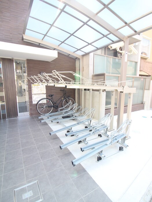 物件外観写真3　(駐輪場)