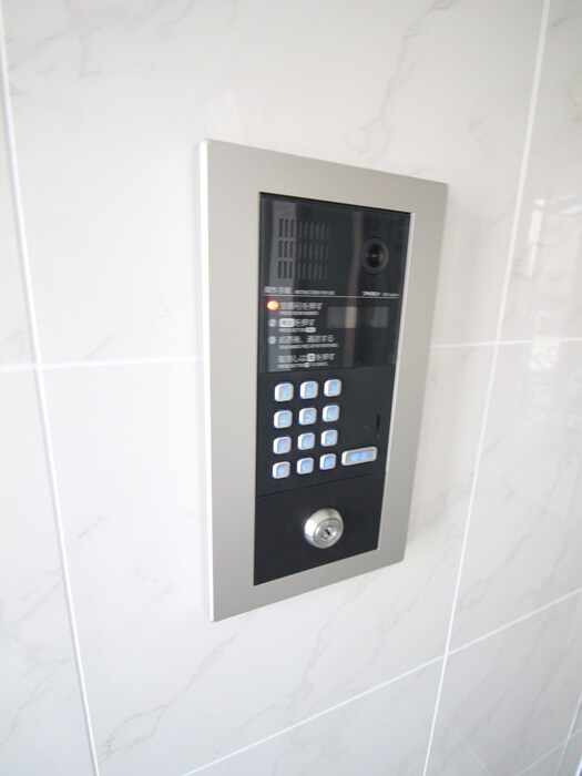 物件外観写真4　(エントランス部分)