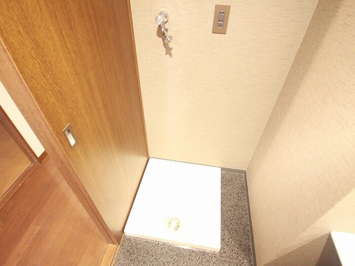 物件内観写真14　(洗濯機置場)