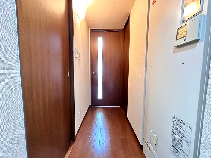 物件内観写真18　(玄関)