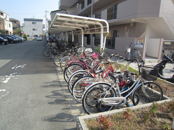 物件外観写真3　(駐輪場)