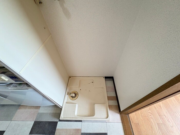 物件内観写真12　(洗濯機置場)