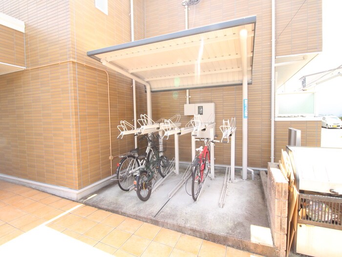 物件外観写真3　(駐輪場)