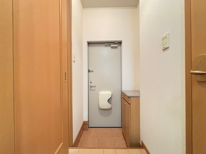 物件内観写真14　(玄関)