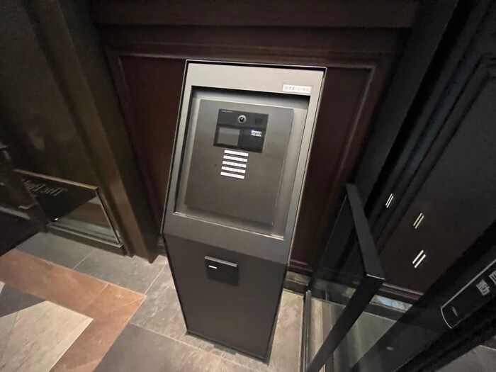 物件外観写真4　(エントランス部分)