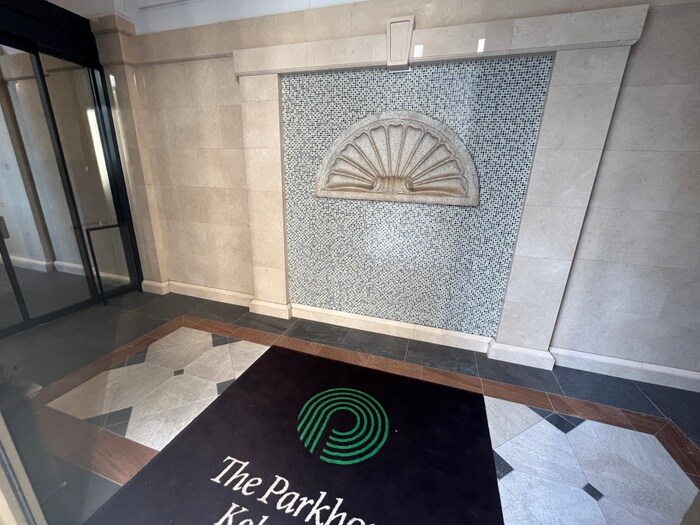 物件外観写真5　(エントランス部分)