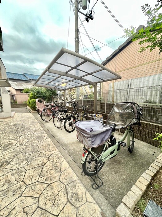 物件外観写真6　(駐輪場)