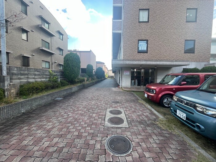 物件外観写真4　(駐車場)