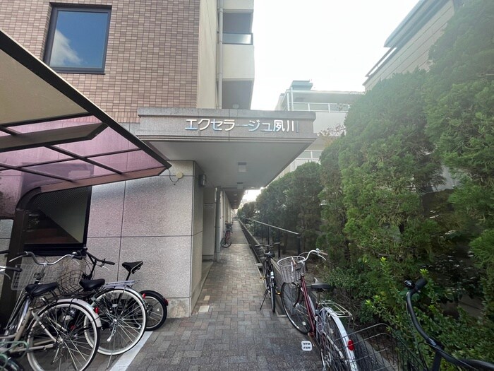 物件外観写真5　(エントランス部分)