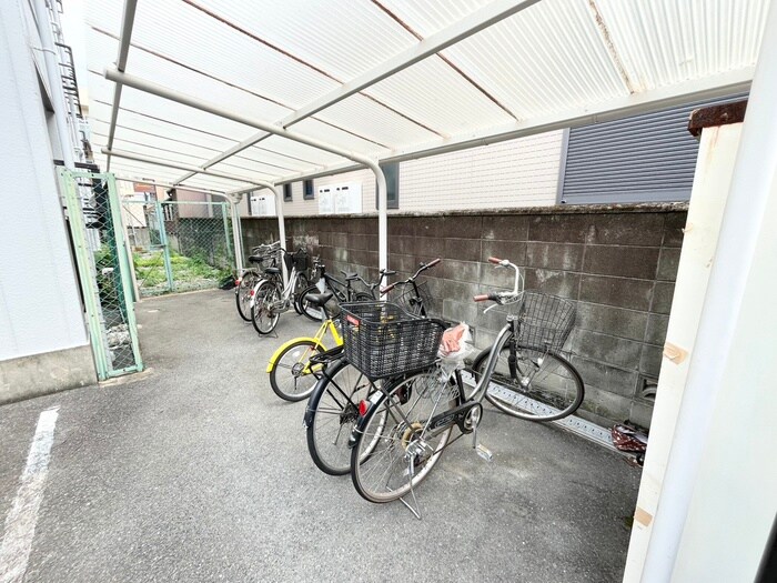 物件外観写真4　(駐輪場)