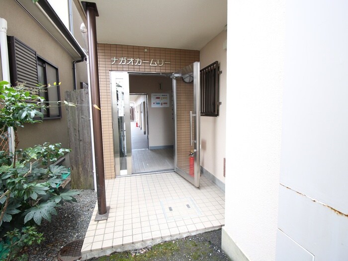 物件外観写真2　(エントランス部分)