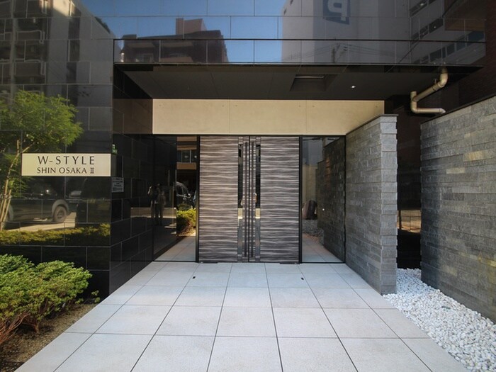 物件外観写真2　(エントランス部分)