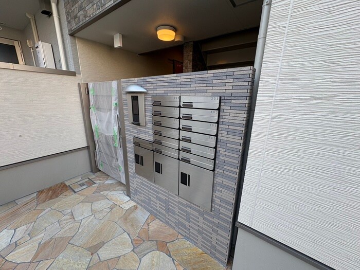 物件外観写真4　(エントランス部分)