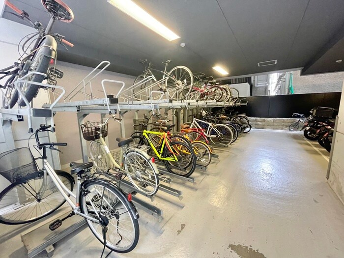 物件外観写真5　(駐輪場)