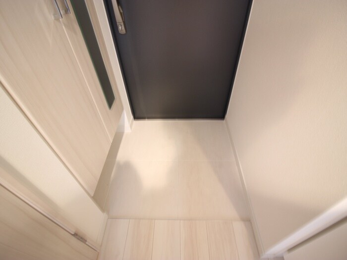 物件内観写真12　(玄関)