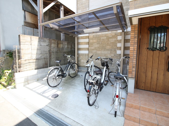 物件外観写真4　(駐輪場)