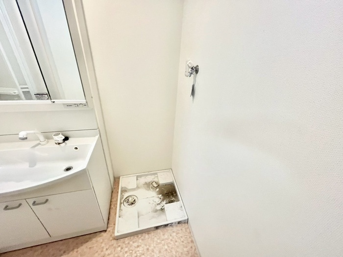 物件内観写真16　(洗濯機置場)