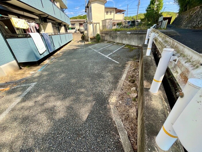物件外観写真6　(駐車場)