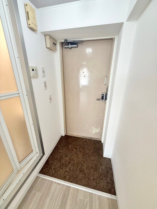 物件内観写真16　(玄関)