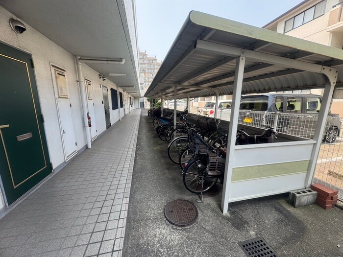 物件外観写真2　(駐輪場)