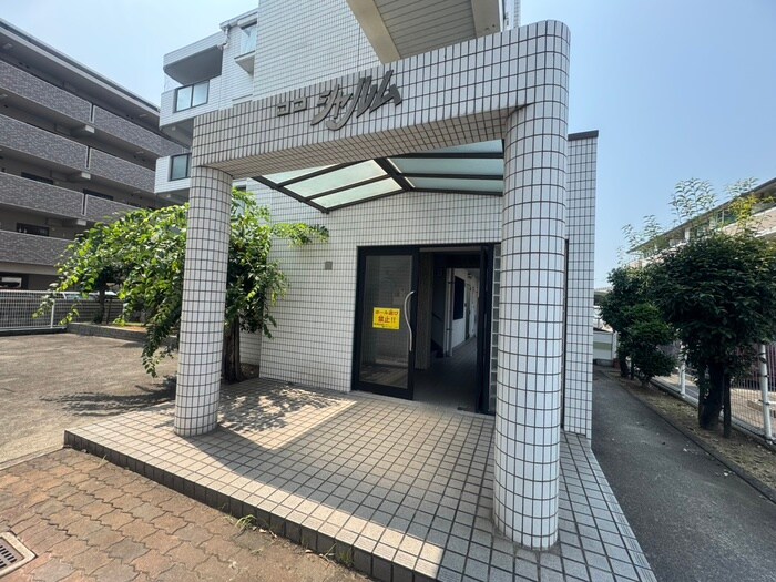 物件外観写真4　(エントランス部分)