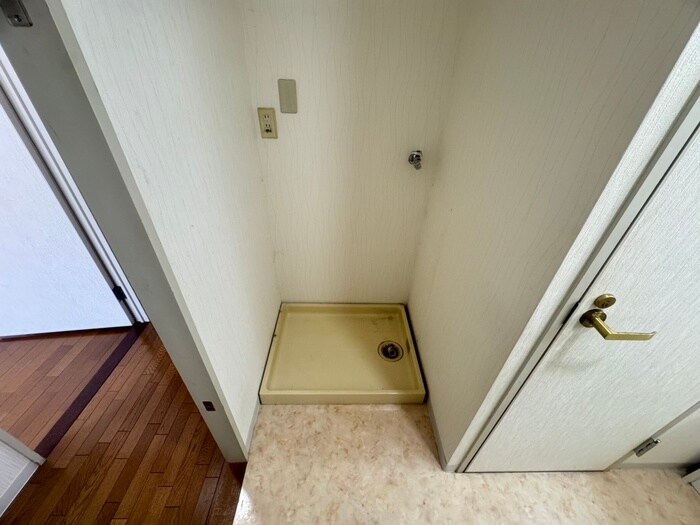 物件内観写真12　(洗濯機置場)