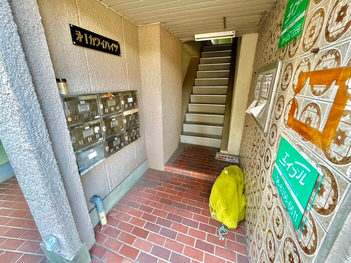 物件外観写真3　(エントランス部分)