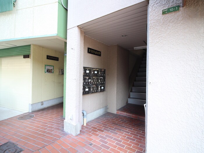 物件外観写真5　(エントランス部分)