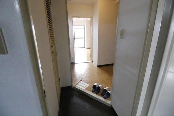 物件内観写真6　(玄関)