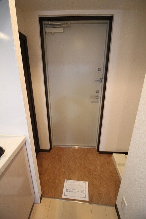 物件内観写真16　(玄関)