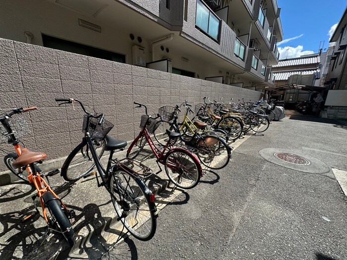 物件外観写真5　(駐輪場)