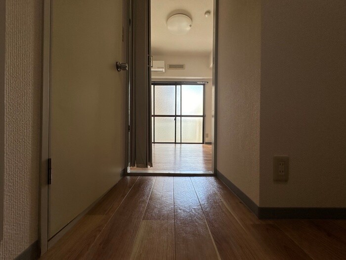 物件内観写真17　(廊下)