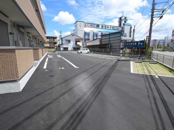 物件外観写真3　(駐車場)