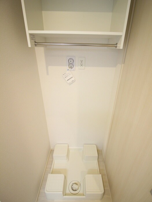 物件内観写真18　(洗濯機置場)