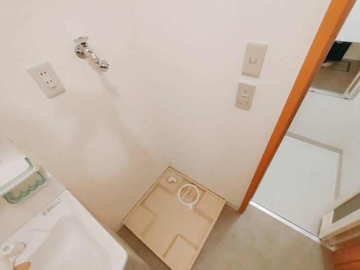 物件内観写真15　(洗濯機置場)