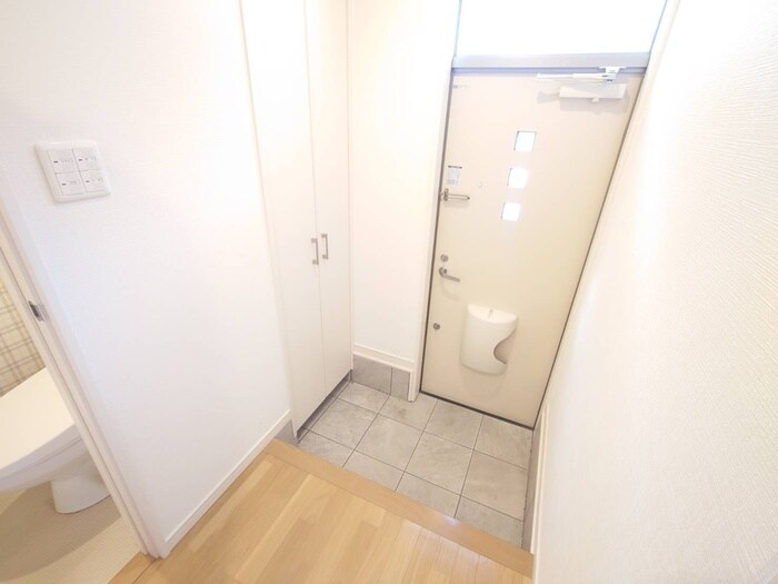 物件内観写真17　(玄関)