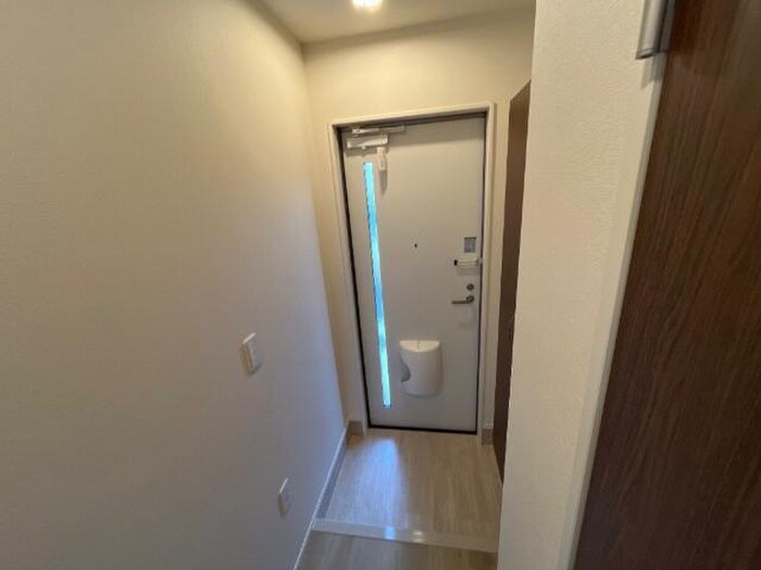 物件内観写真4　(玄関)