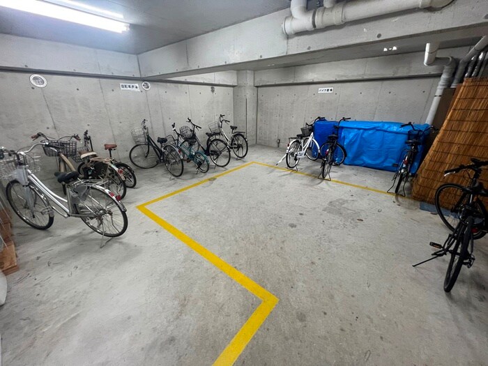 物件外観写真5　(駐輪場)