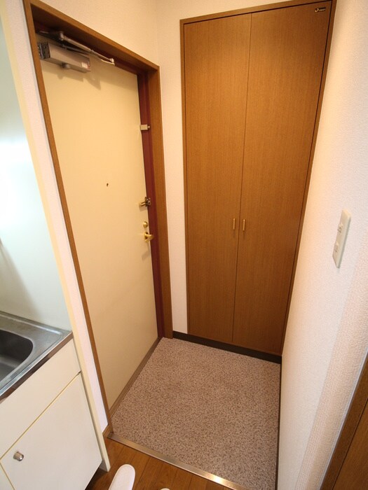 物件内観写真13　(玄関)