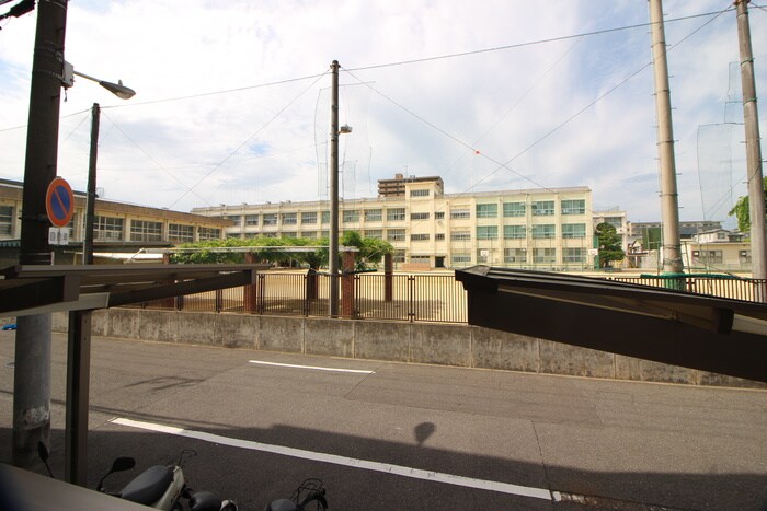 物件内観写真15　(室内からの展望)